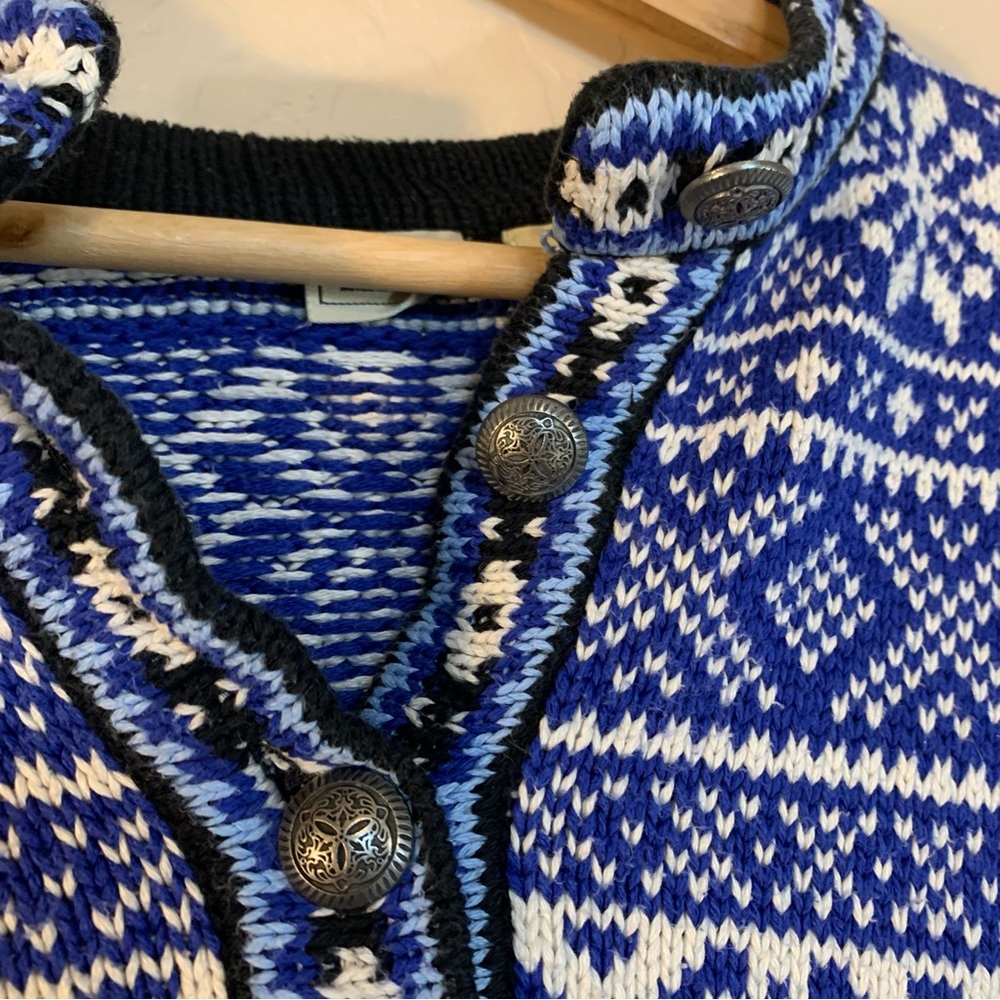 L.L. Bean Nordic Blue and White Sweater - Picture 9 of 9